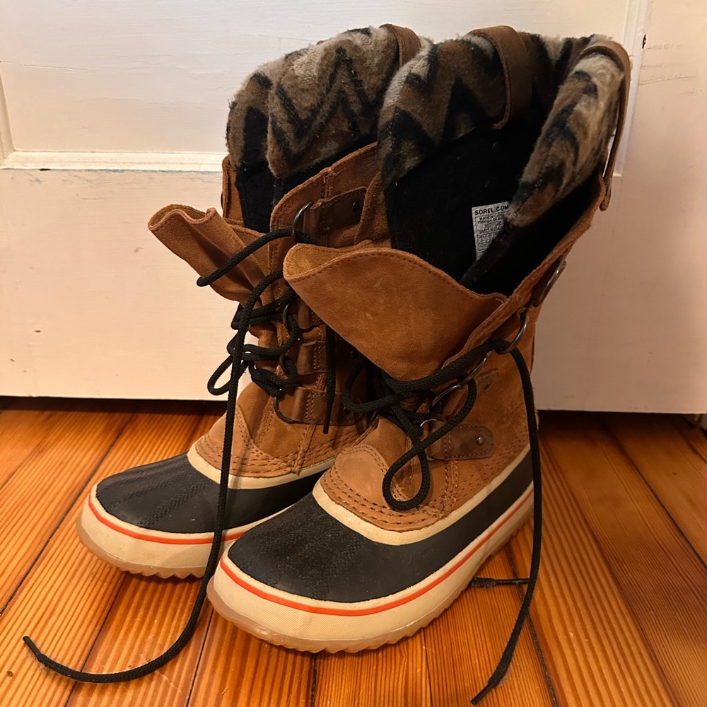 Sorel Joan Brown & Black Winter Lace-Up Waterproof Boots